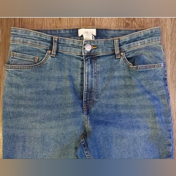 H&M Bootcut Medium Wash Lightly Distressed Denim Jeans Size 12 High Waisted - Picture 3 of 11